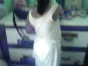 ジェマ、23歳、性学の学生（2020)) ...