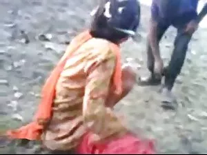 熱い熟女は誤って家の中でそれを間違ってし ...