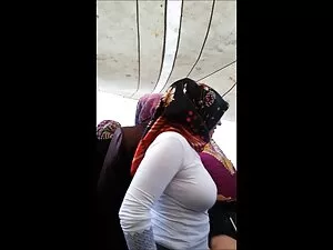 レベッカ-ヴァンガード-ストリップとファ ...