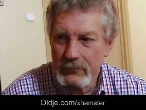 売春婦の隣のニッキージェイドテイラーはハ ...